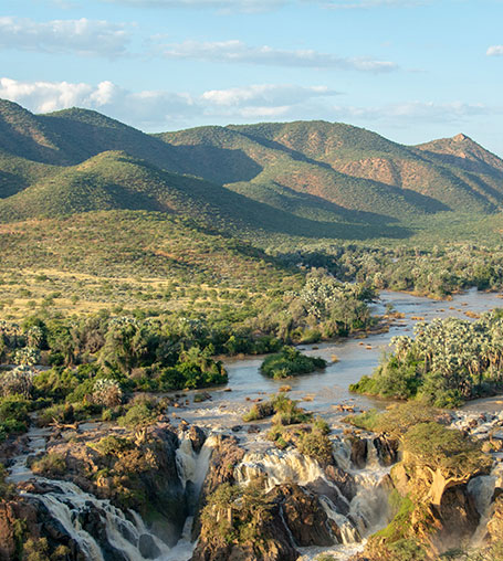 Epupa‑Wasserfälle auf der Namibia‑Rundreise durch Damaraland und Kaokoland bei Ombakata – spektakuläre Naturkulisse und Safari‑Erlebnis